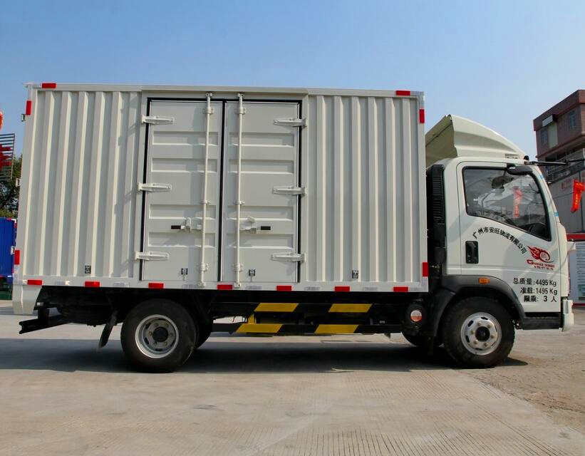 中国重汽HOWO 统帅 129马力 4.2米单排厢式轻卡蓝色8